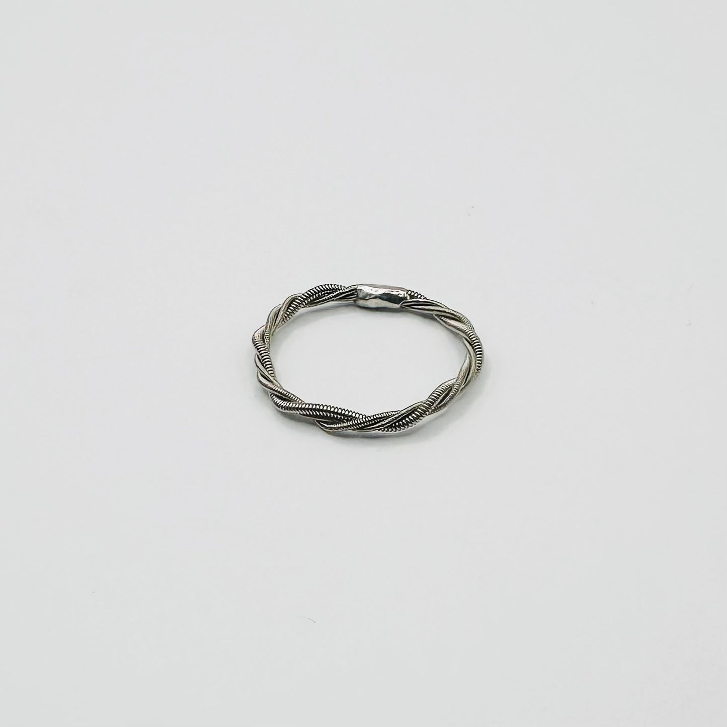 Twisted String Ring