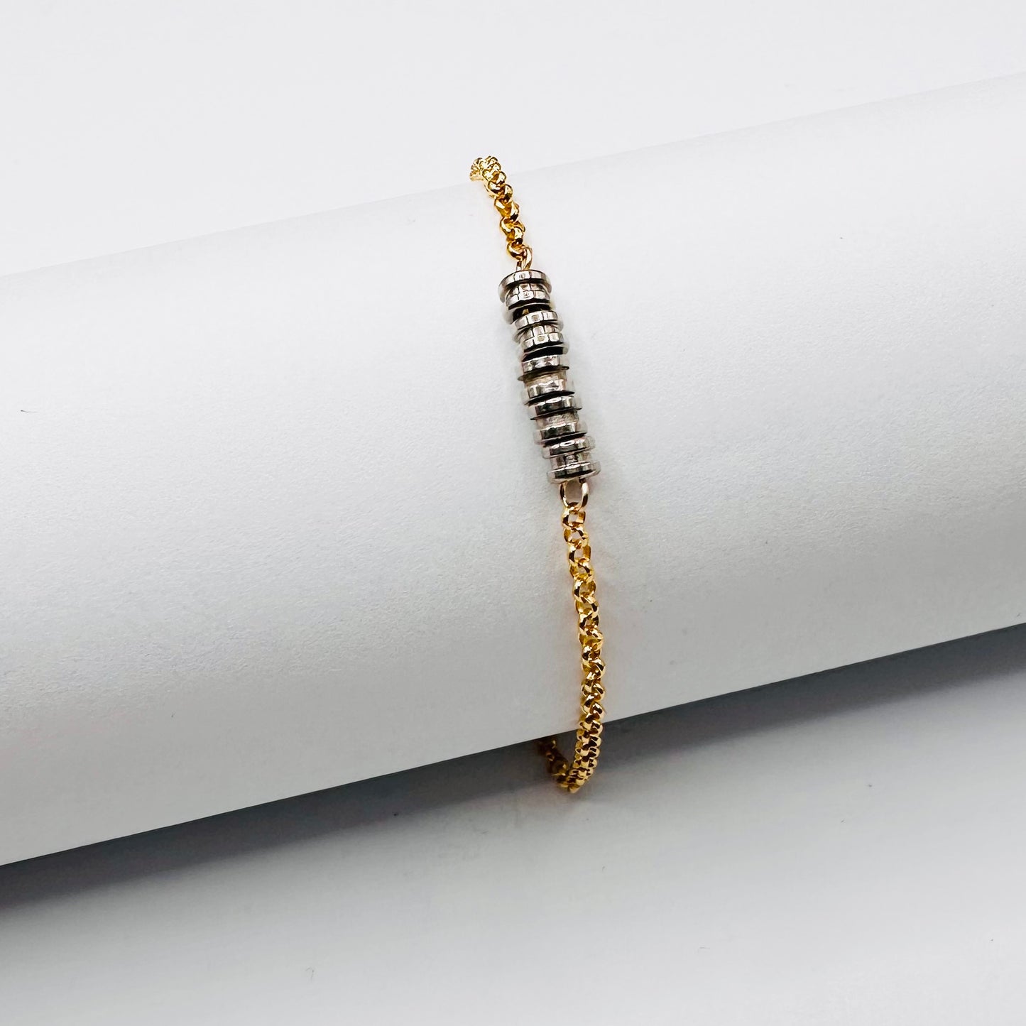 Centered Ball-end Bracelet